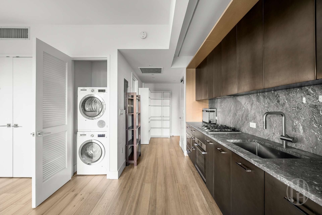561 Pacific Street - Photo 2