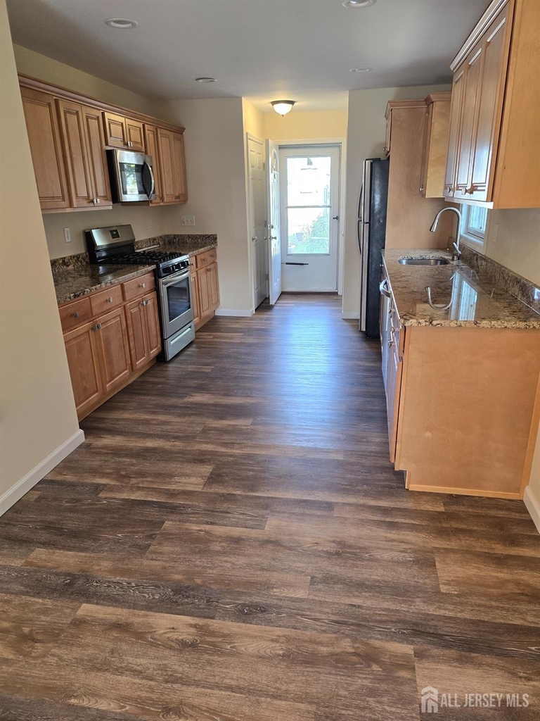 53 Ford Avenue - Photo 4