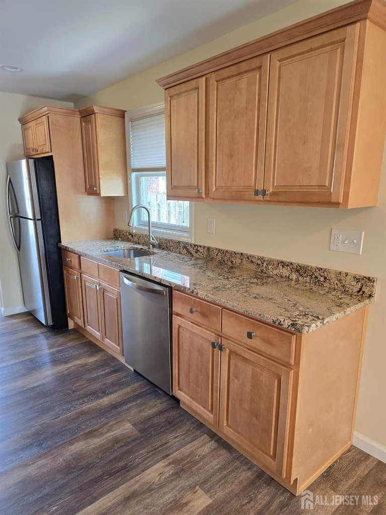 53 Ford Avenue - Photo 6