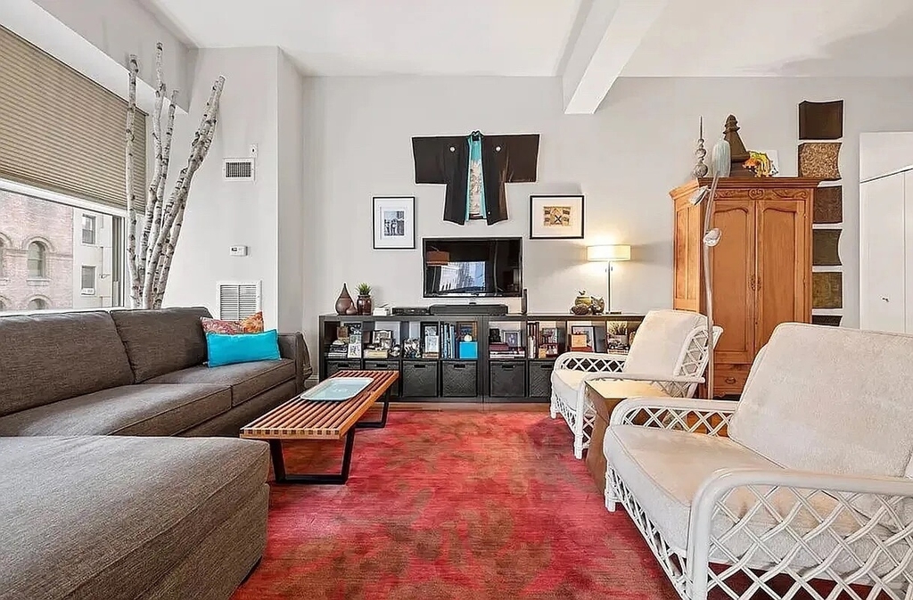 88 Greenwich Street - Photo 1