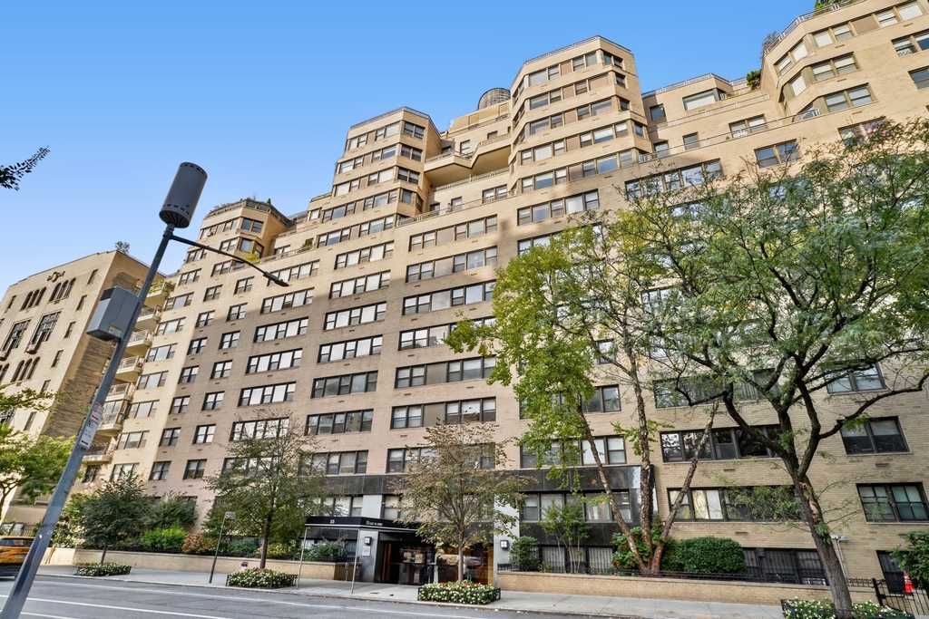 55 E 9th Street - Photo 6