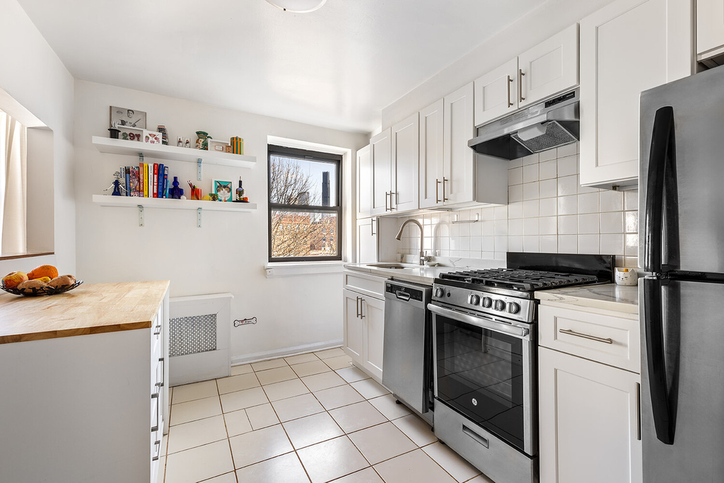 319 Union Street - Photo 2