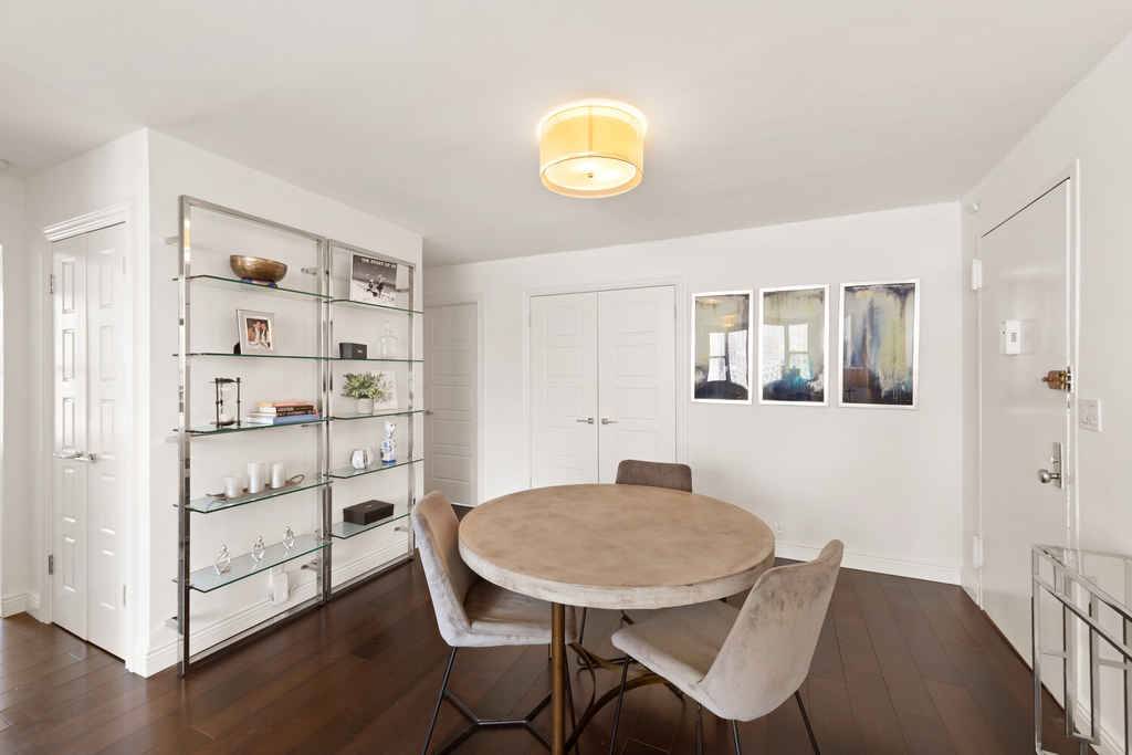 201 E 36th Street - Photo 4