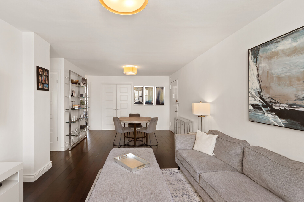 201 E 36th Street - Photo 3