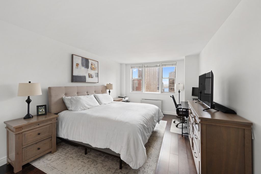 201 E 36th Street - Photo 6