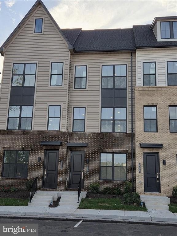 25039 Deselby Square - Photo 0