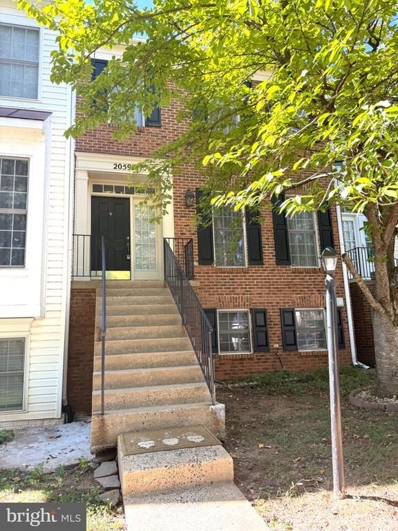 20597 Banbury Square - Photo 1