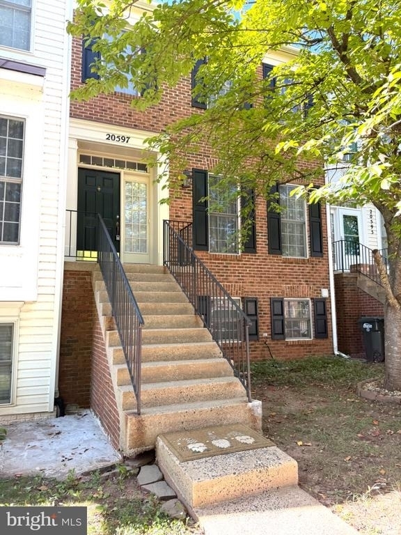 20597 Banbury Square - Photo 0