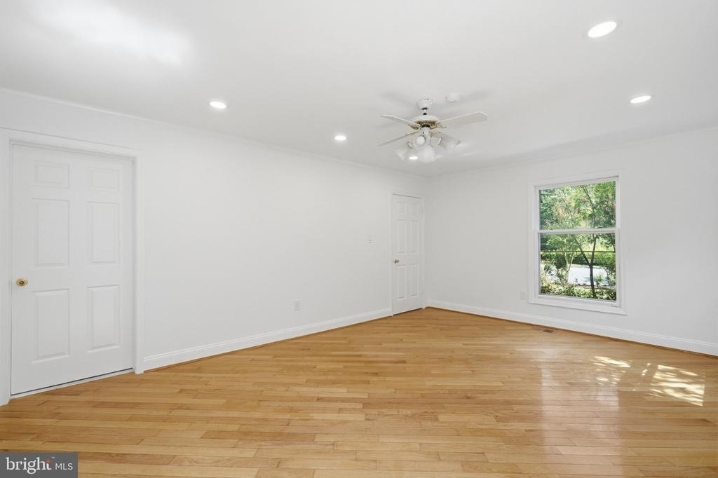 6503 Anna Maria Court - Photo 7