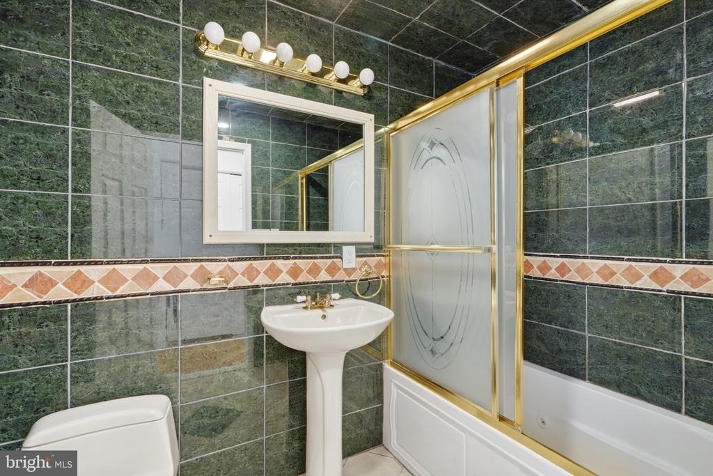 6503 Anna Maria Court - Photo 8