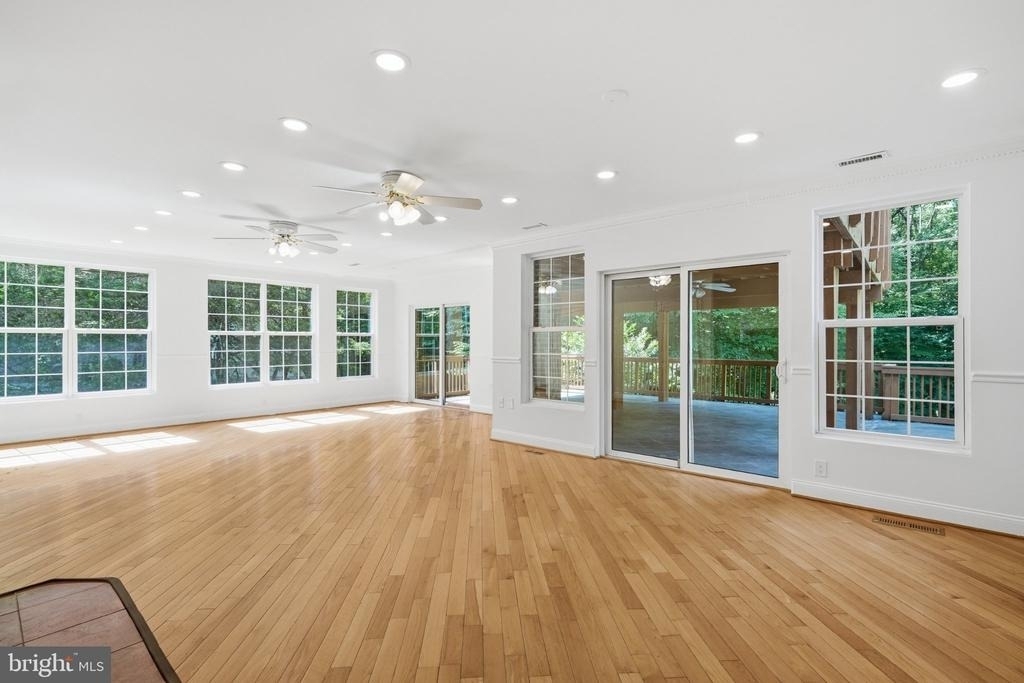 6503 Anna Maria Court - Photo 11