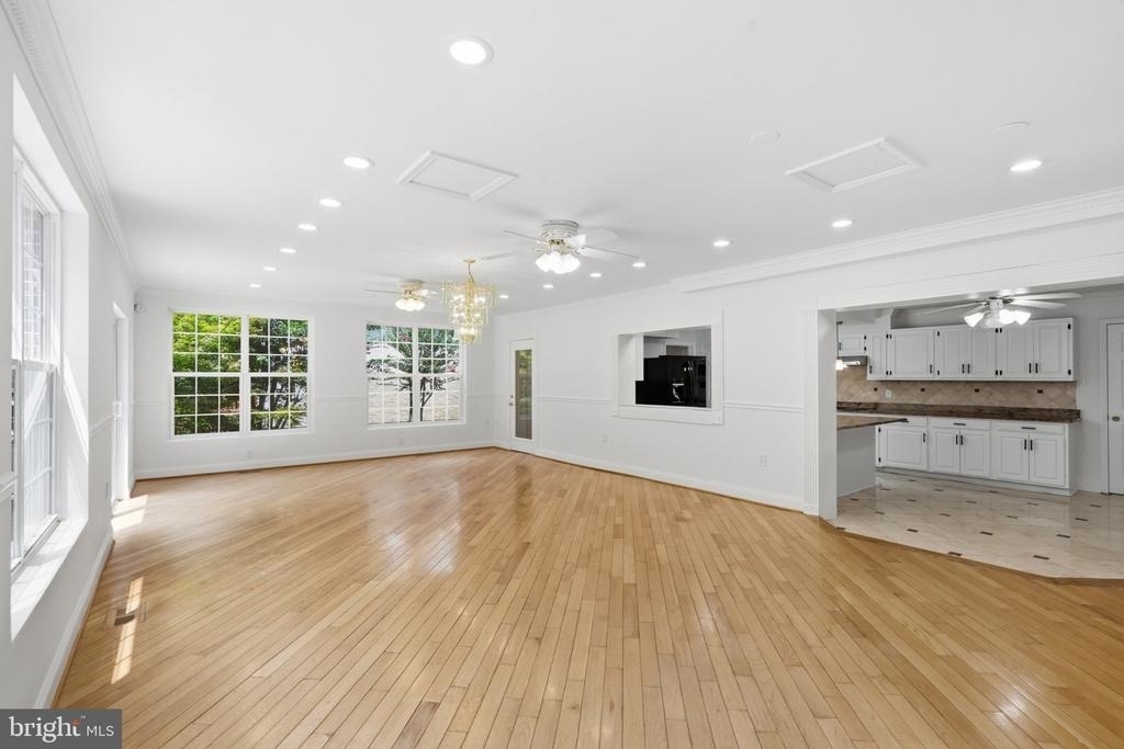 6503 Anna Maria Court - Photo 12