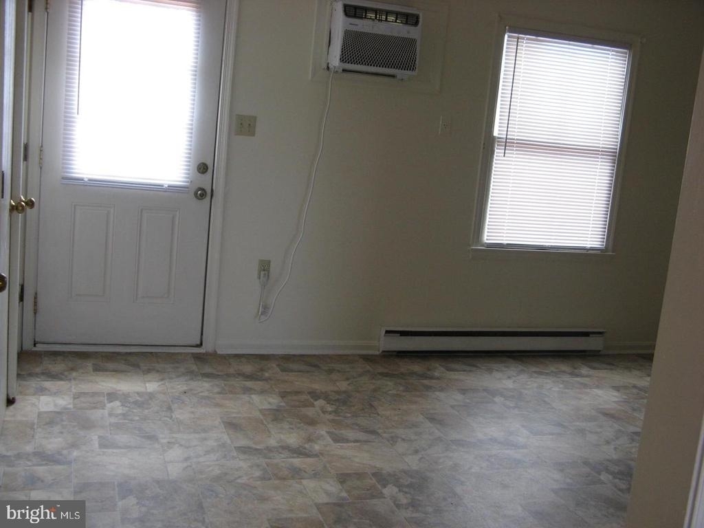 125 Pocono Place - Photo 2