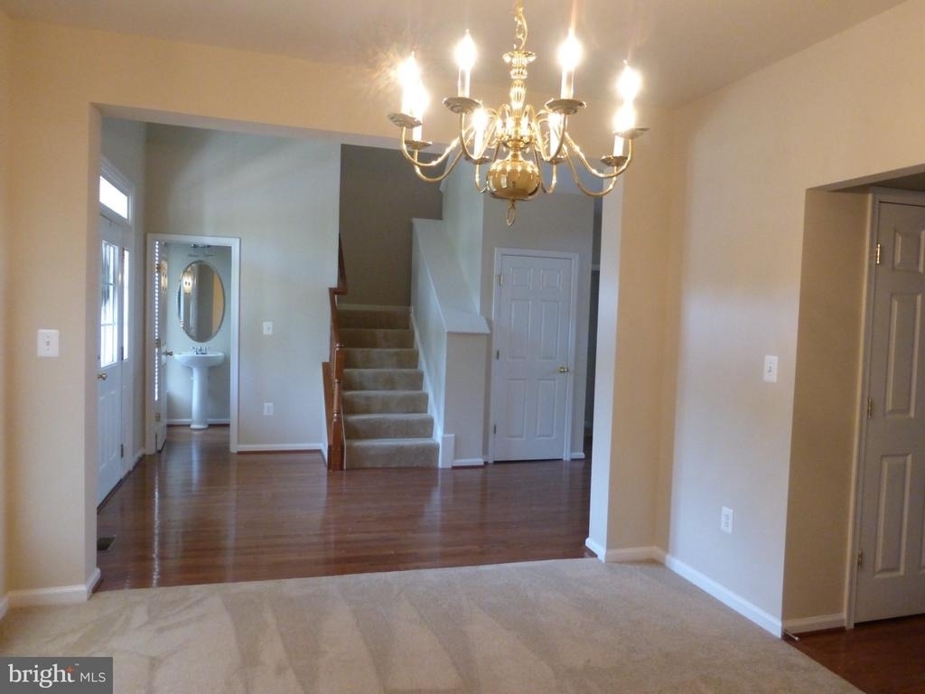 1407 Graham Drive - Photo 2
