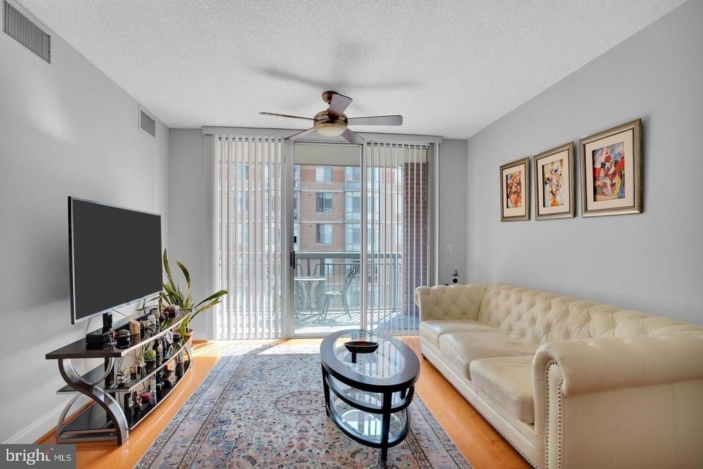 1020 Highland Street N - Photo 4