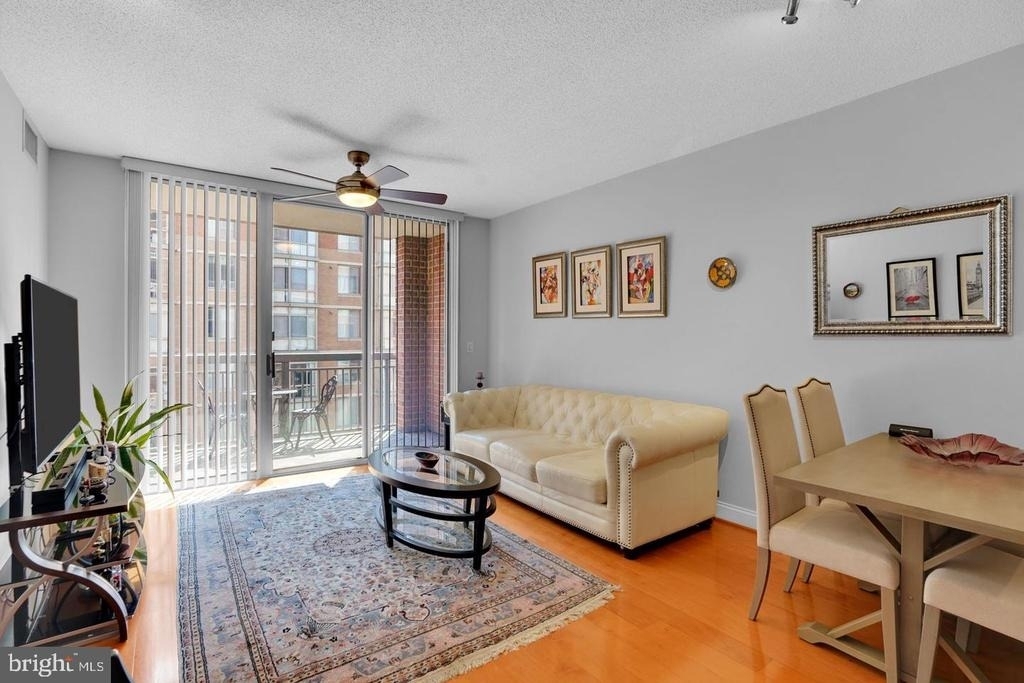 1020 Highland Street N - Photo 2
