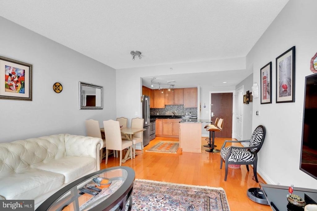 1020 Highland Street N - Photo 3