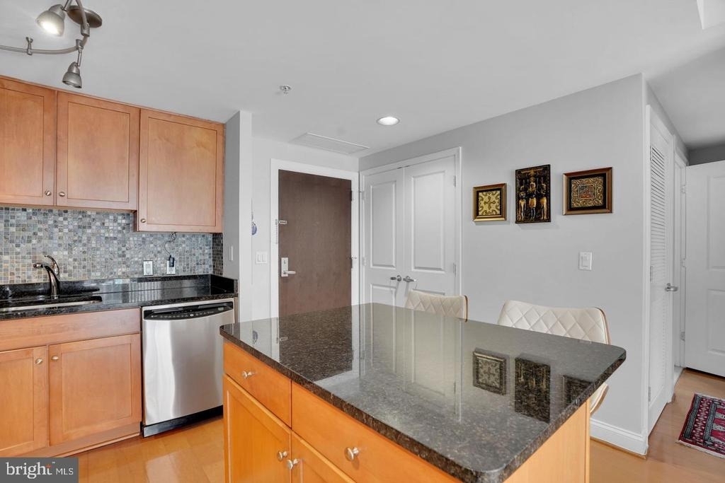 1020 Highland Street N - Photo 9