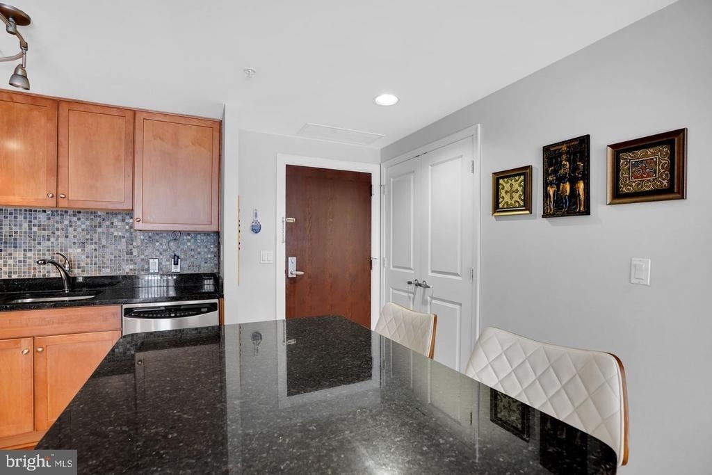 1020 Highland Street N - Photo 10