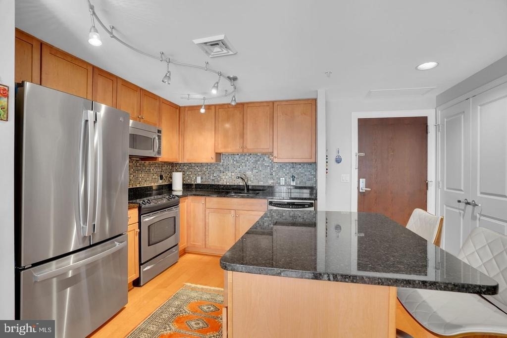 1020 Highland Street N - Photo 8