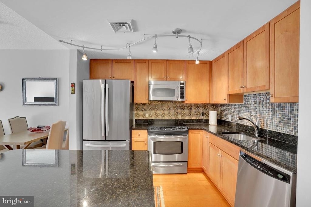 1020 Highland Street N - Photo 1