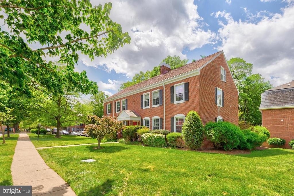 3000 S Columbus Street - Photo 1