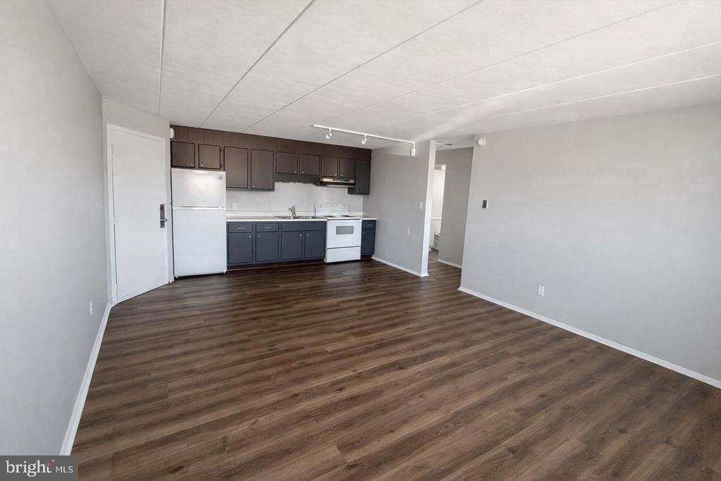 403 N Newberry Street - Photo 6