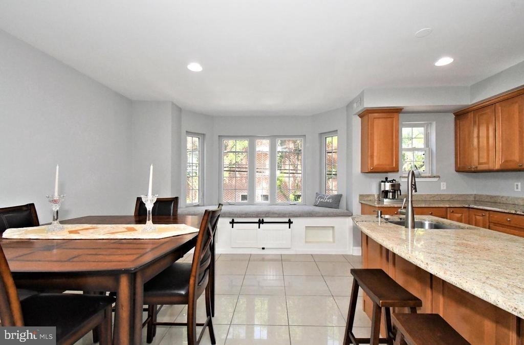 919 N American Street - Photo 9