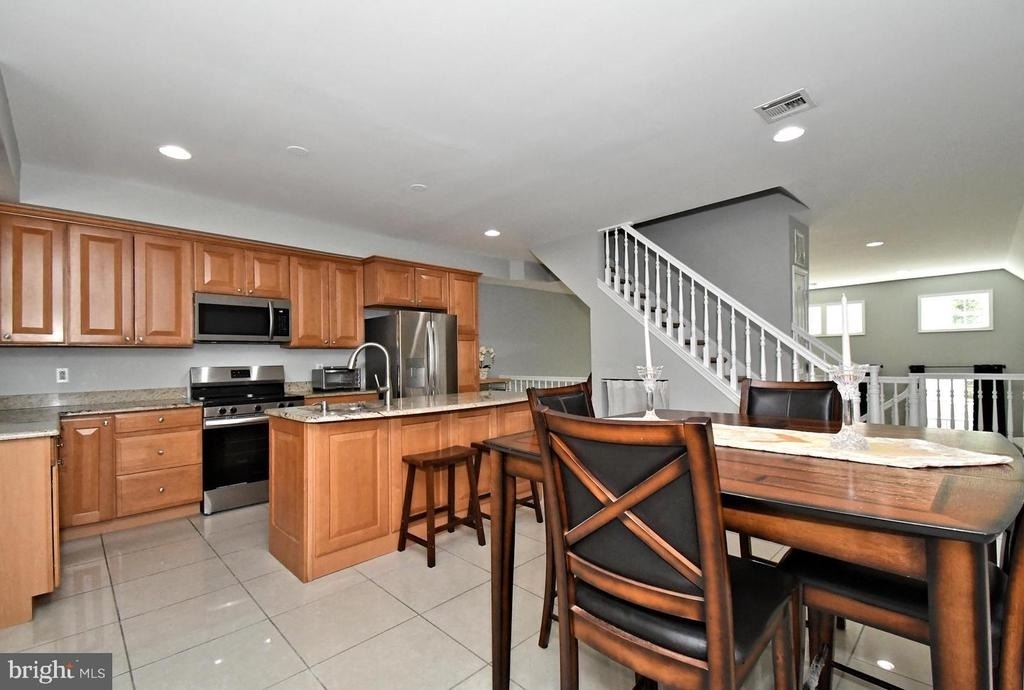919 N American Street - Photo 10