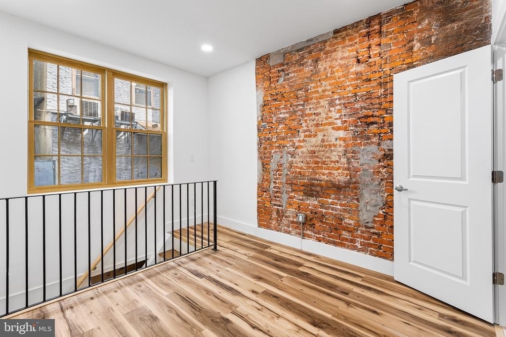 1224 Chancellor Street - Photo 2