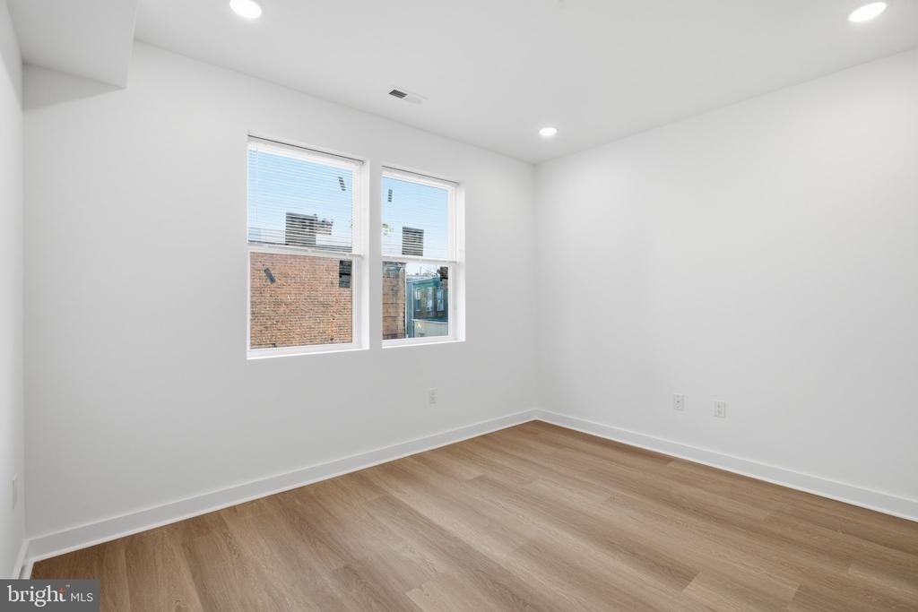 731 W Huntingdon Street - Photo 3