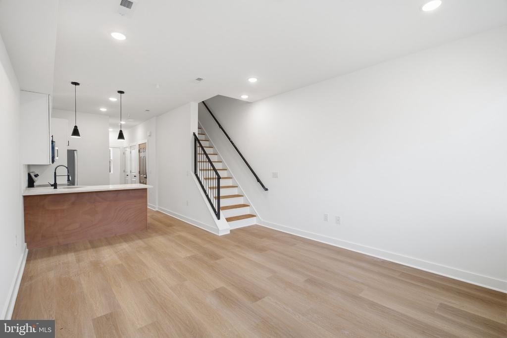 731 W Huntingdon Street - Photo 8