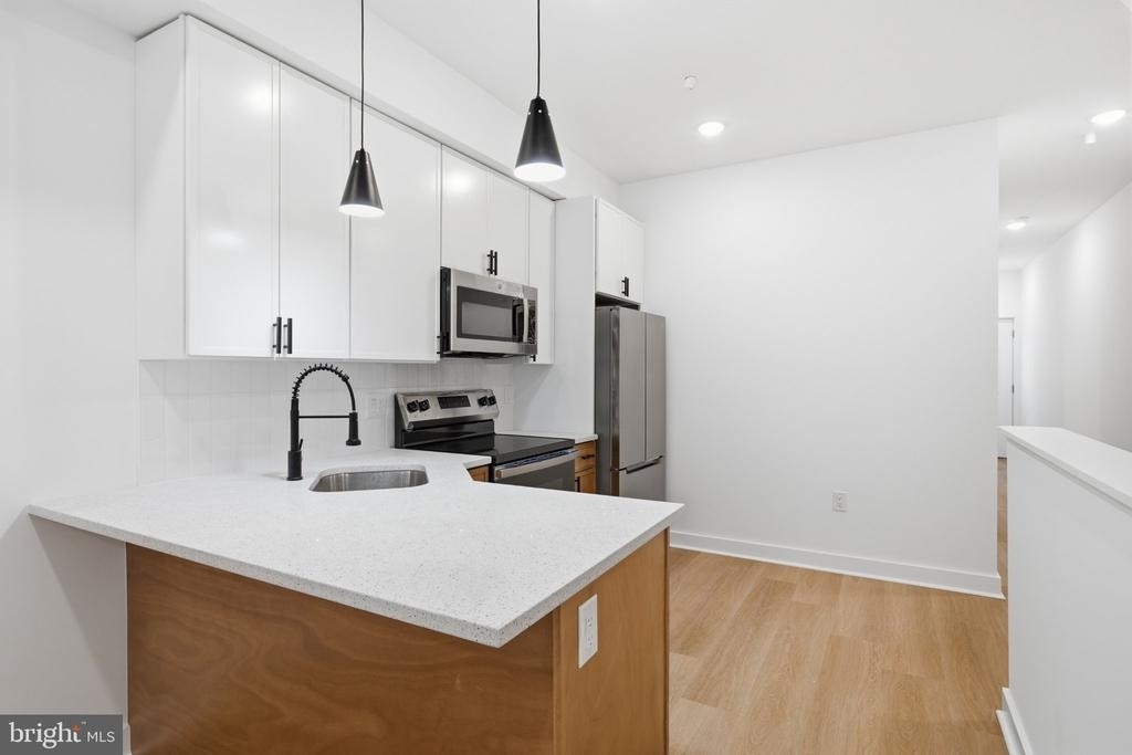 731 W Huntingdon Street - Photo 1