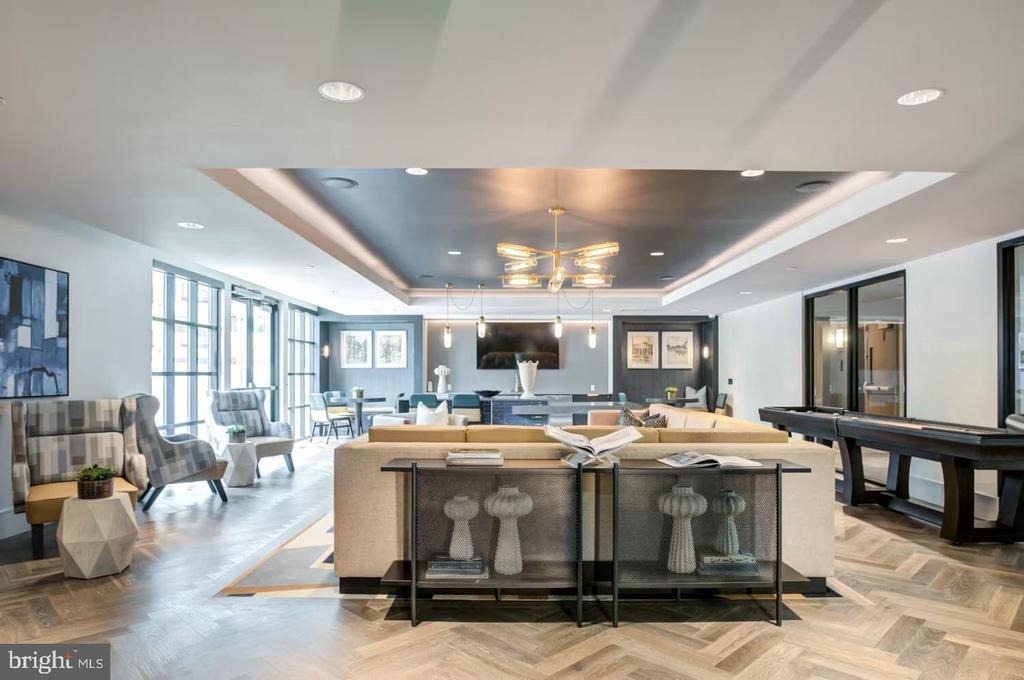 525 N Christopher Columbus Boulevard - Photo 32