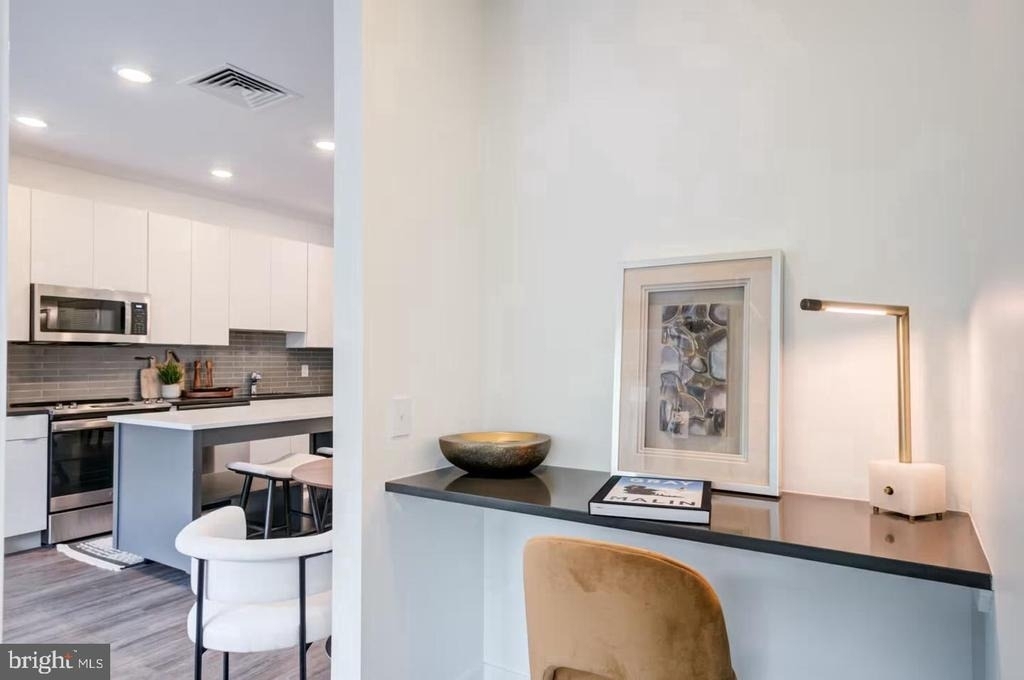 525 N Christopher Columbus Boulevard - Photo 7