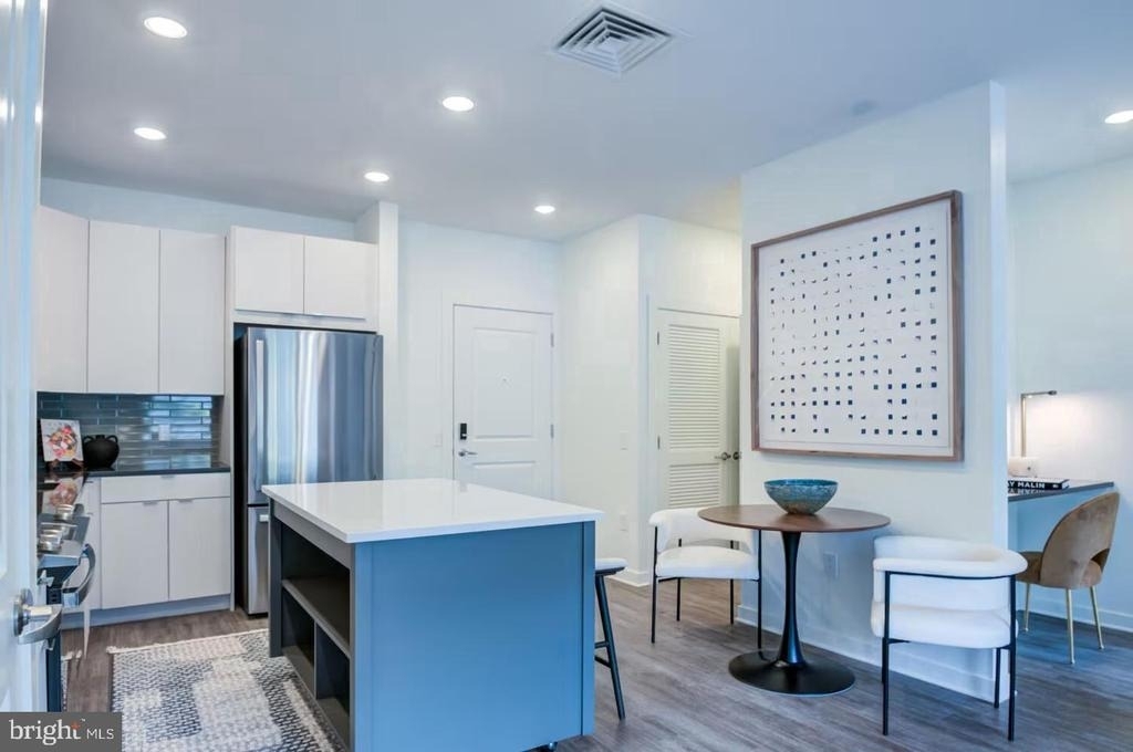 525 N Christopher Columbus Boulevard - Photo 4