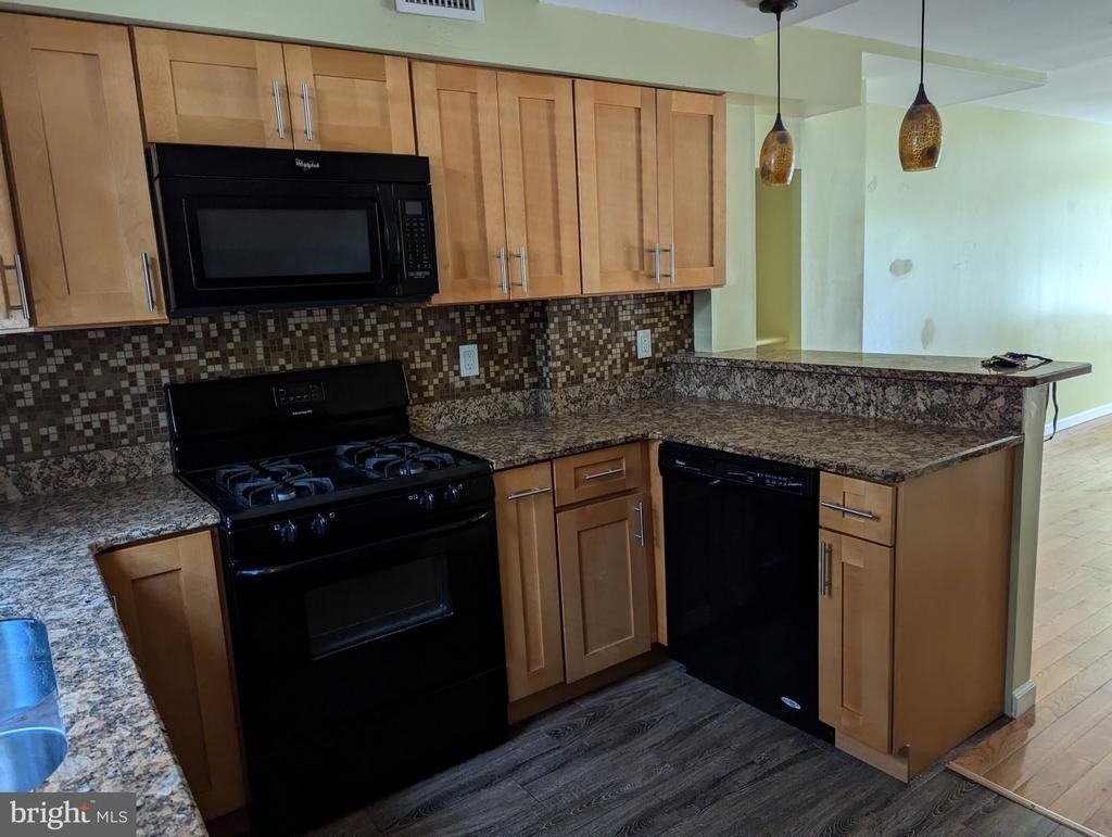 411 Greenwich Street - Photo 1