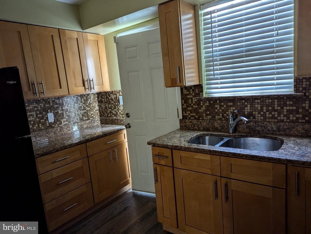 411 Greenwich Street - Photo 2