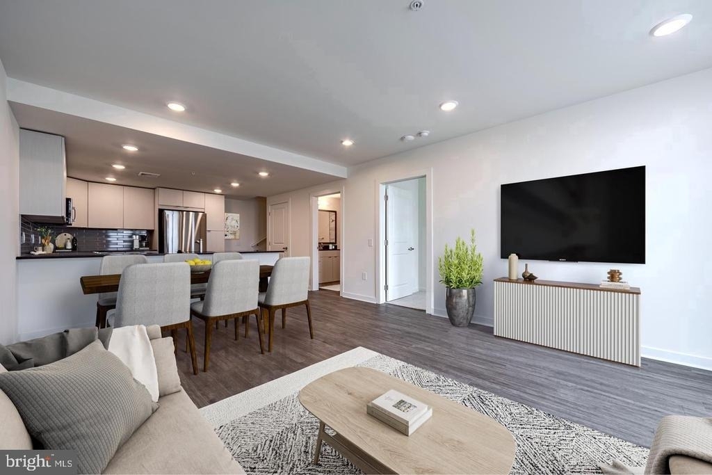 525 N Christopher Columbus Boulevard - Photo 0