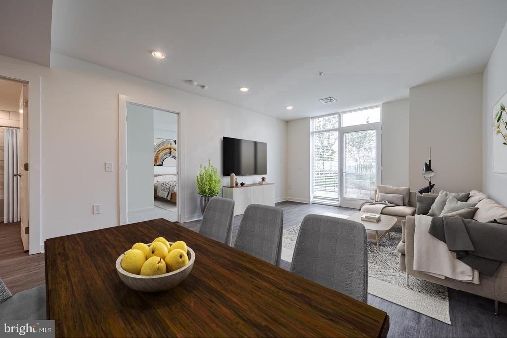 525 N Christopher Columbus Boulevard - Photo 1