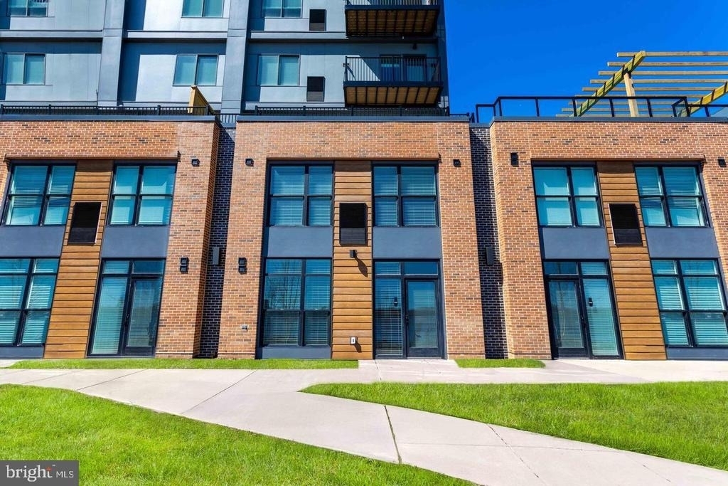 525 N Christopher Columbus Boulevard - Photo 6