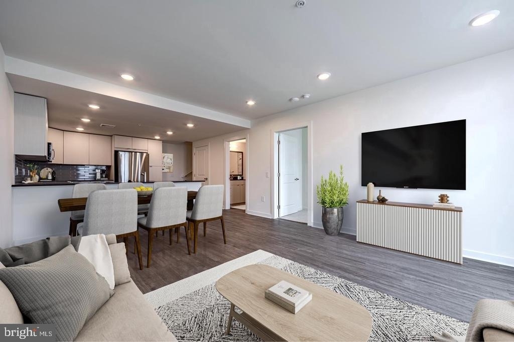 525 N Christopher Columbus Boulevard - Photo 0