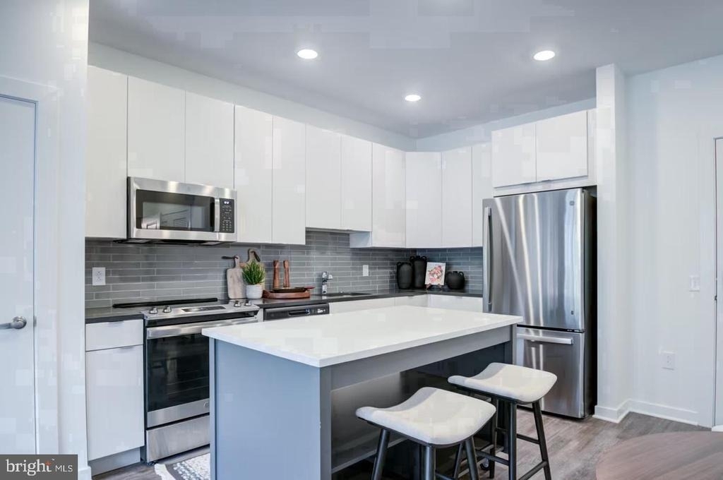 525 N Christopher Columbus Boulevard - Photo 0