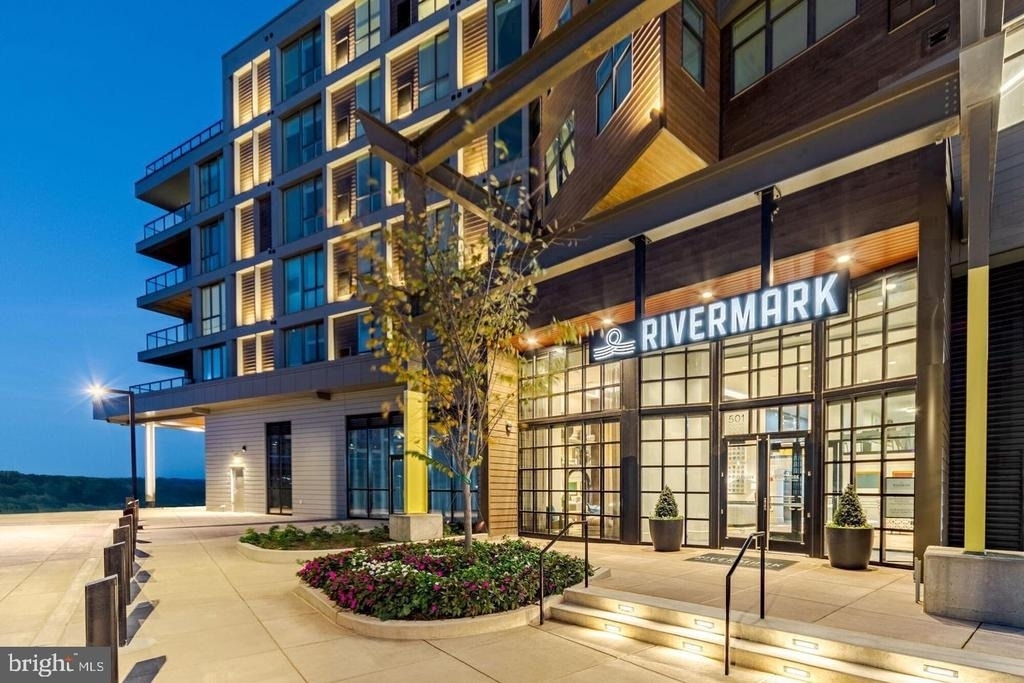 525 N Christopher Columbus Boulevard - Photo 37