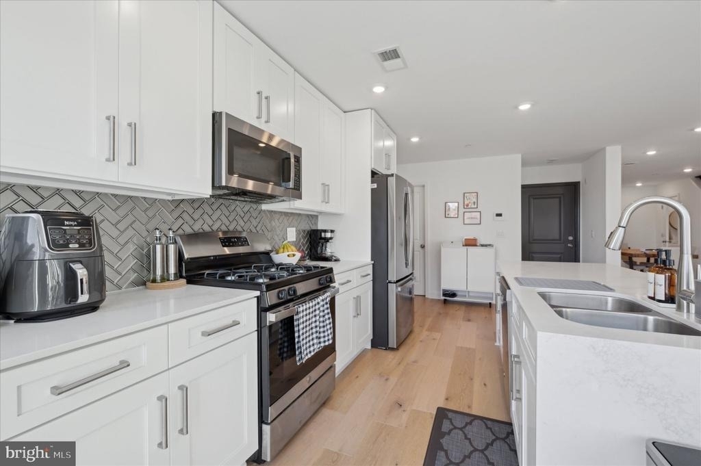 1316 N Franklin Street - Photo 6
