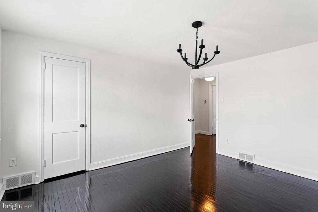 7675 Overbrook Avenue - Photo 9
