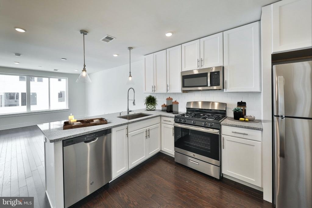 2607 Emerald Street - Photo 3