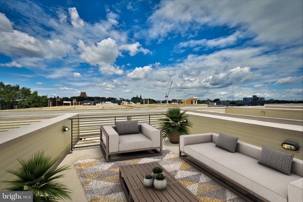 2607 Emerald Street - Photo 2