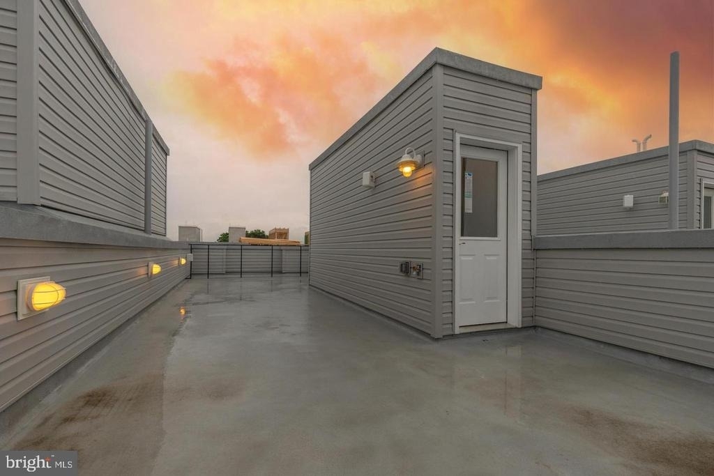 137 W Huntingdon Street - Photo 22