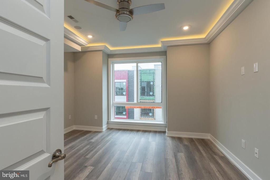 137 W Huntingdon Street - Photo 11